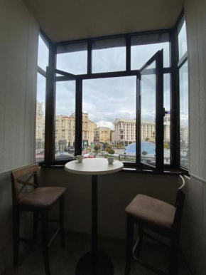 apartment with balcony view on Maidan Square,1 min from metro station